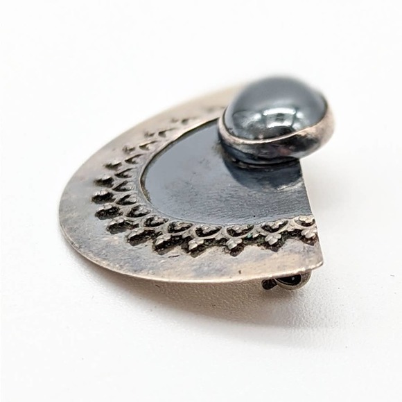 Hand Wrought Sterling Silver Modernist Half Circle Brooch with Hematite Stone - Picture 5 of 11